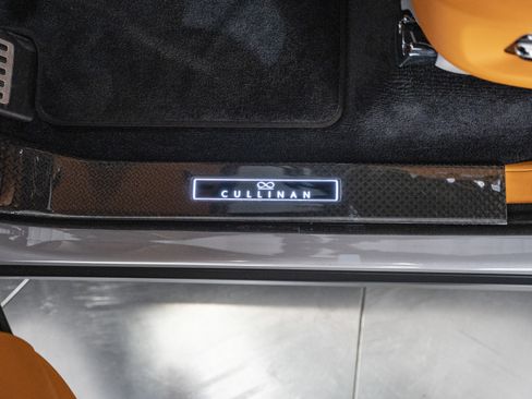 Used 2023 Rolls-Royce Cullinan Black Badge w/ Leather Finishing Pack image 37