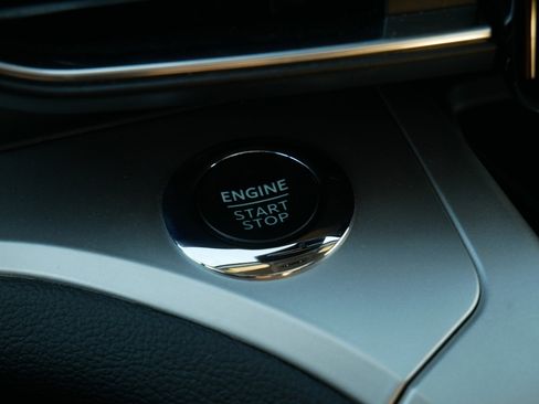 Certified 2022 Ford Explorer XLT w/ Equipment Group 202A image 32