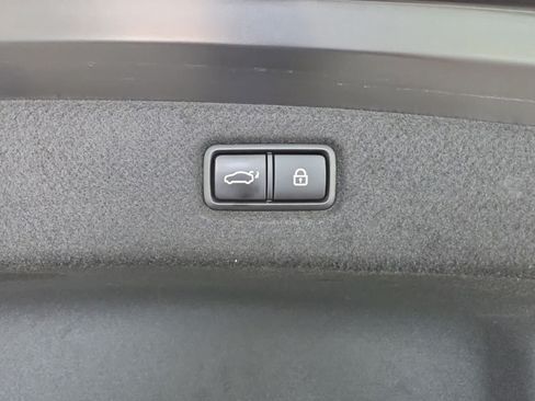 Used 2021 Genesis G90 5.0 Ultimate RWD image 39