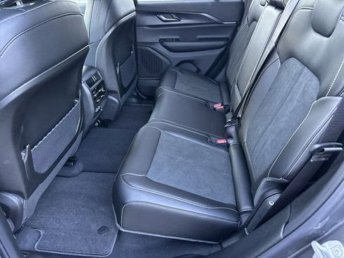 New 2025 Jeep Grand Cherokee Altitude image 19