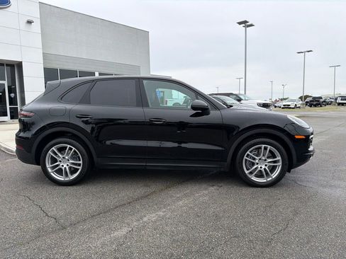 Used 2021 Porsche Cayenne AWD/4WD image 2