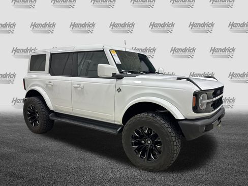 Used 2025 Ford Bronco Outer Banks AWD/4WD image 2