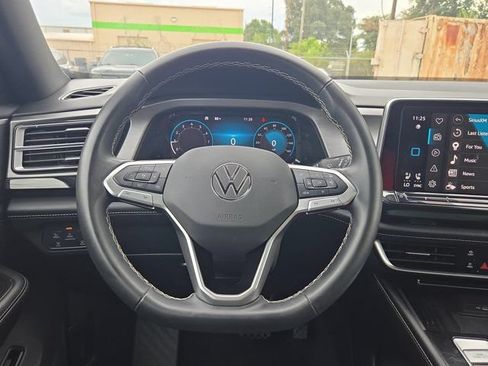 Used 2025 Volkswagen Atlas Cross Sport SE FWD image 22
