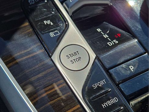 Used 2024 BMW X5 xDrive50e image 28