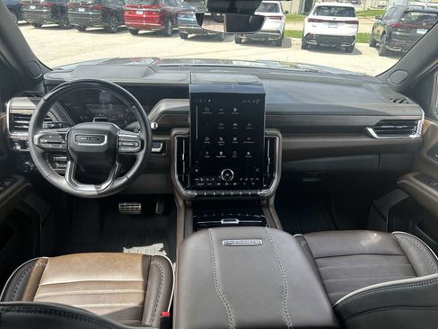 Used 2025 GMC Yukon Denali Ultimate AWD/4WD image 21