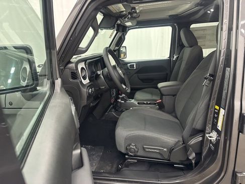 Used 2025 Jeep Gladiator Willys image 5