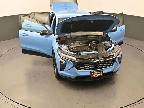 Used 2024 Chevrolet Trax RS FWD image 48