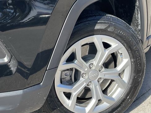 Used 2024 Jeep Compass Sport image 7