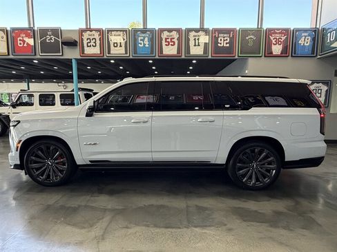 Used 2026 Cadillac Escalade ESV V image 8