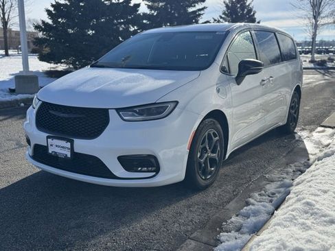 Used 2024 Chrysler Pacifica Select image 38