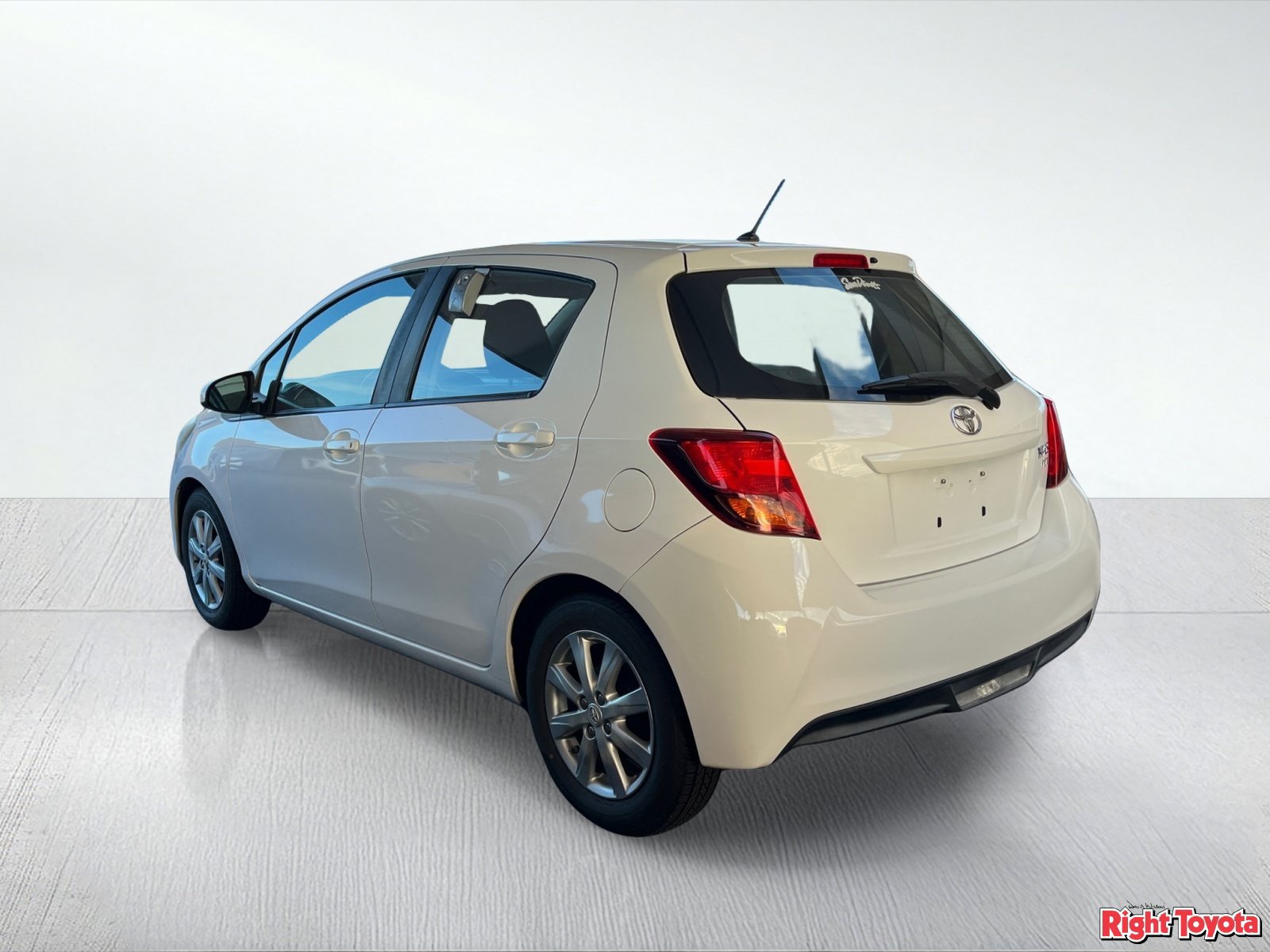 Used 2017 Toyota Yaris LE w/ Carpet Mat Package FWD image 3