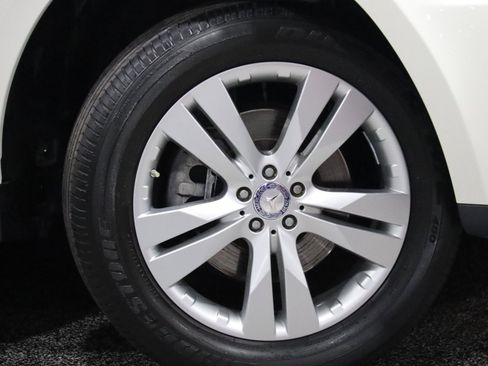 Used 2012 Mercedes-Benz GL 450 4MATIC w/ Premium 2 Pkg image 4