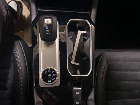 New 2025 Mitsubishi Outlander SE image 18