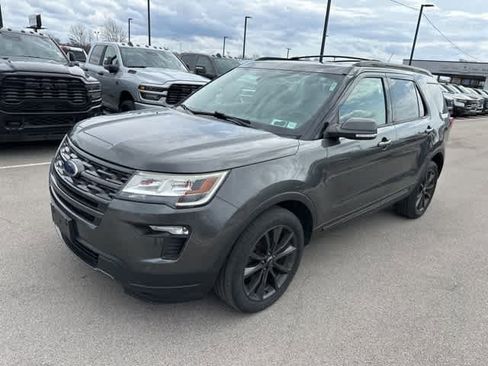 Used 2018 Ford Explorer XLT w/ Equipment Group 202A image 2