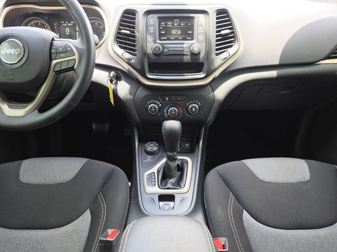 Certified 2018 Jeep Cherokee Latitude AWD/4WD image 15