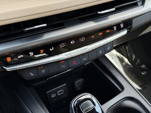 Certified 2024 Cadillac XT4 Premium Luxury w/ Technology Package FWD image 34