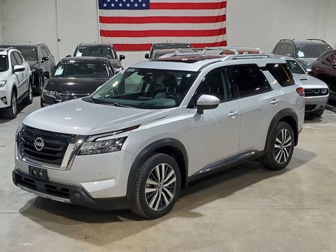 Used 2022 Nissan Pathfinder Platinum w/ Cargo Package FWD image 45