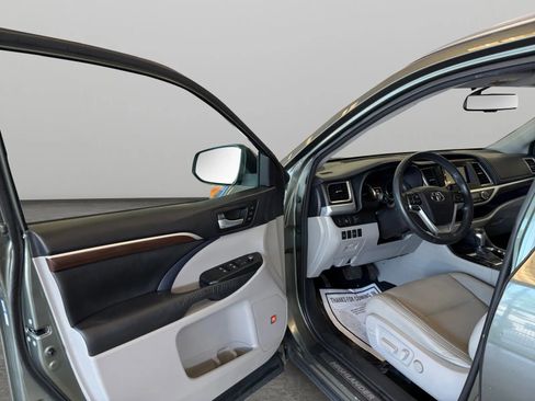 Used 2015 Toyota Highlander Limited AWD/4WD image 11