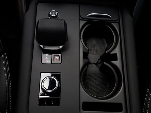 New 2025 Land Rover Discovery S AWD/4WD image 14