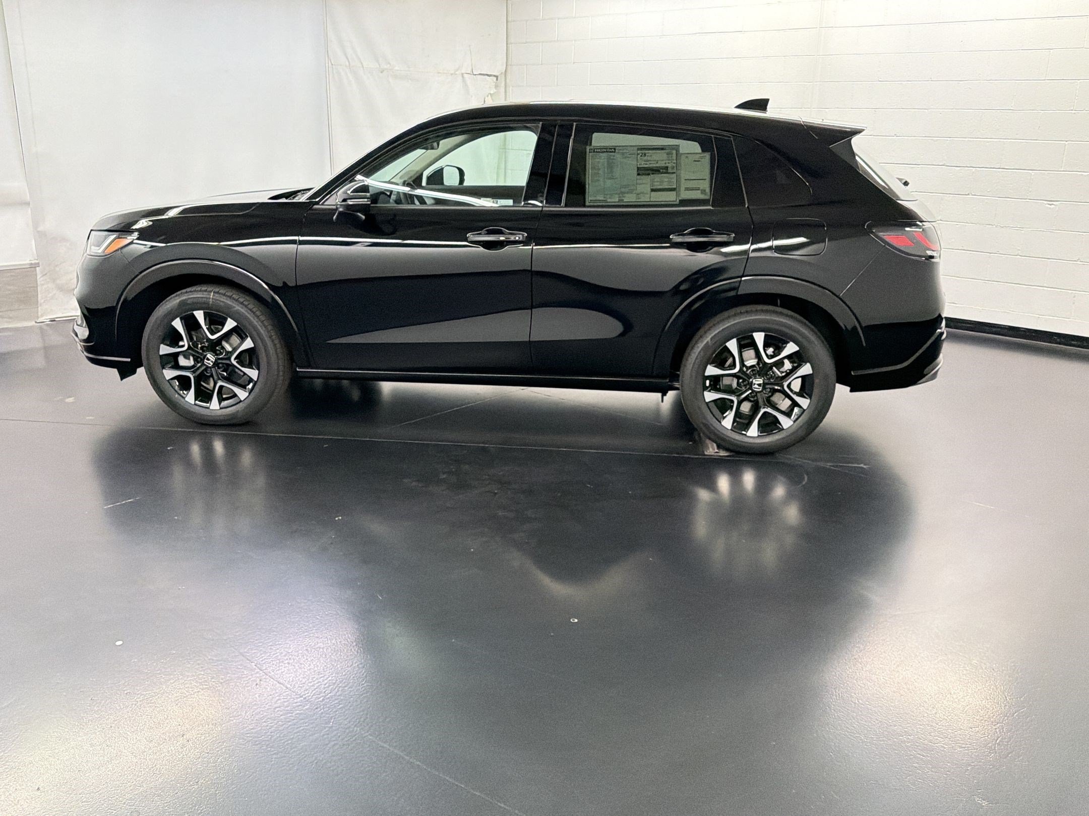 New 2027 Honda HR-V EX-L image 2