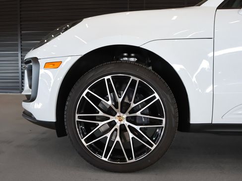 Certified 2025 Porsche Macan image 24