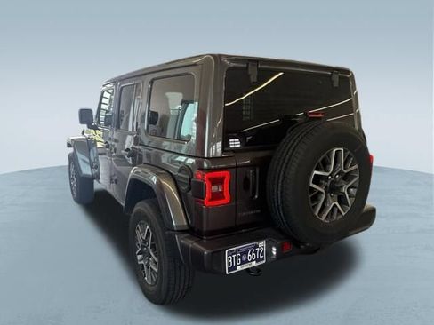 Used 2025 Jeep Wrangler Unlimited Sahara AWD/4WD image 6