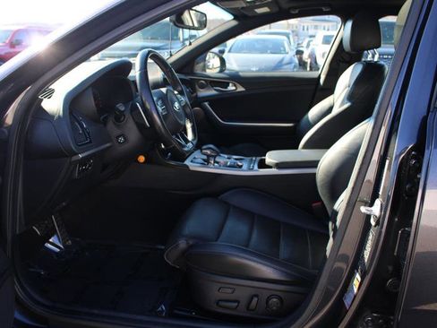 Used 2019 Kia Stinger GT2 image 11