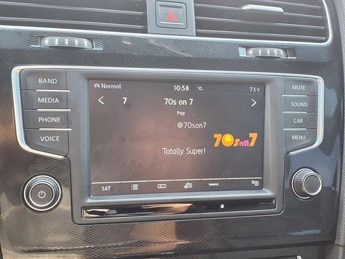 Used 2017 Volkswagen GTI SE image 19