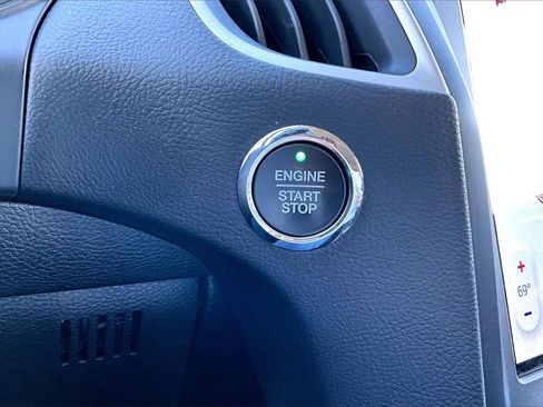 Used 2022 Ford Edge SE w/ Cargo Accessory Package image 26