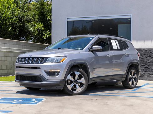 Used 2018 Jeep Compass Latitude w/ Popular Equipment Group FWD image 5