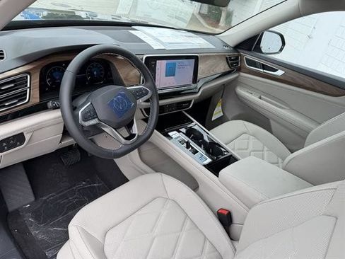 New 2026 Volkswagen Atlas SE image 2