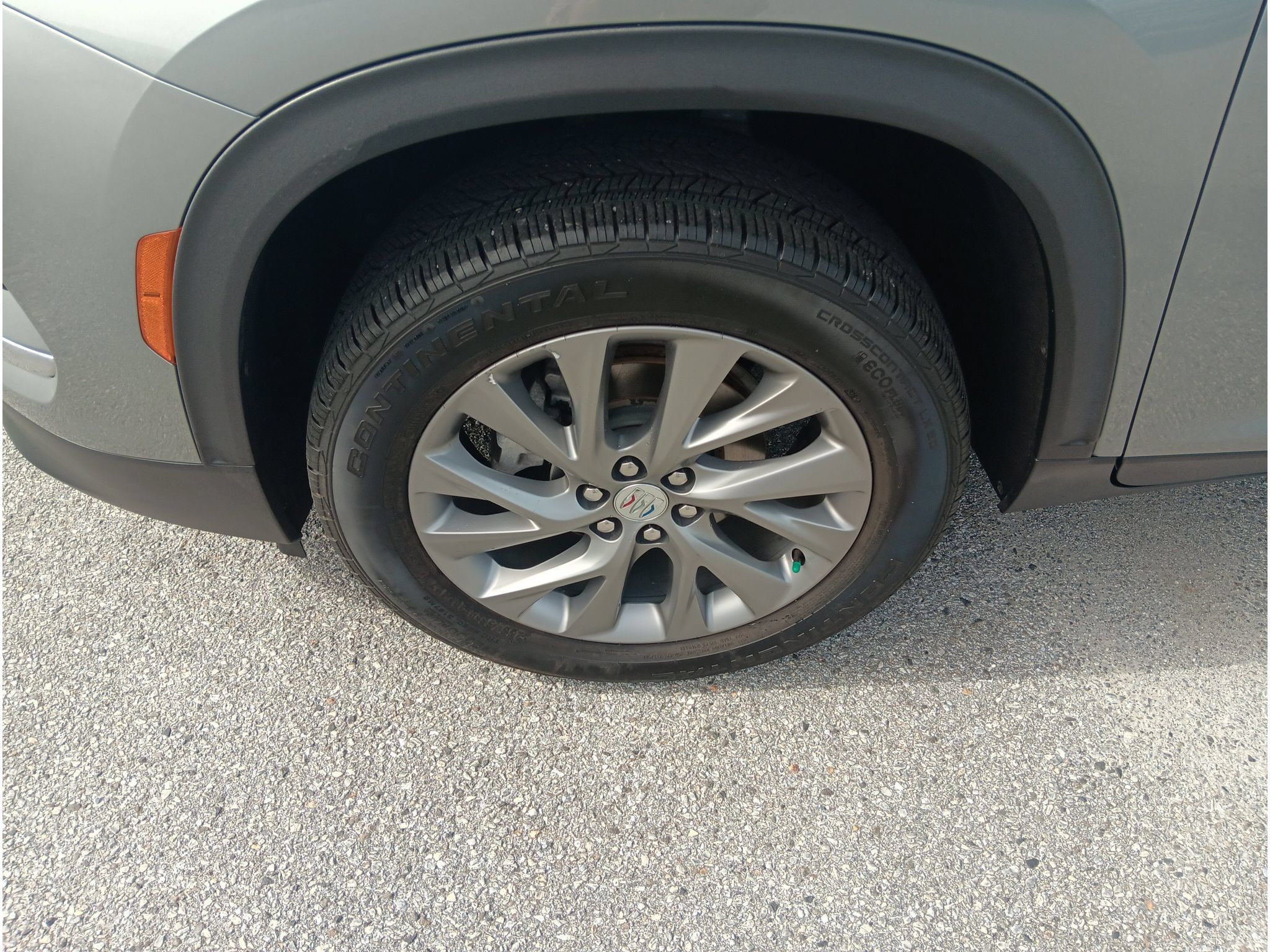 Used 2025 Buick Enclave Preferred AWD/4WD image 2