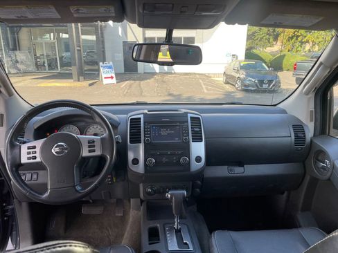 Used 2015 Nissan Xterra PRO-4X w/ Pro-4x Leather Package image 12