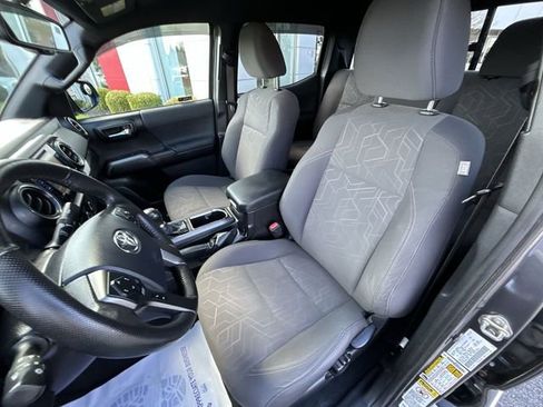 Used 2016 Toyota Tacoma TRD Sport image 15