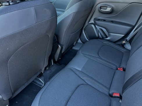 New 2023 Jeep Renegade Latitude w/ Premium Group image 9