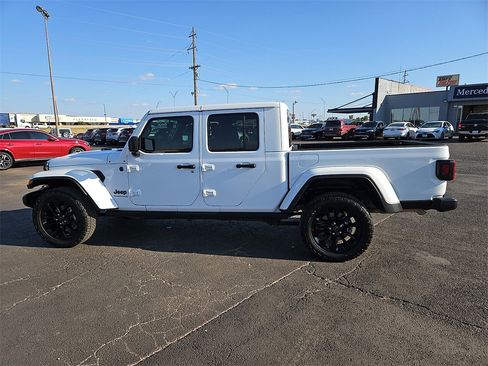 Used 2024 Jeep Gladiator Sport image 3