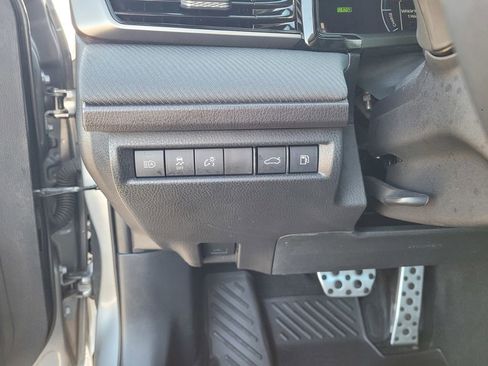 Used 2025 Toyota Camry SE FWD image 25
