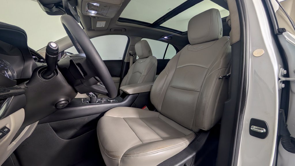 Used 2023 Cadillac XT4 Premium Luxury w/ Technology Package FWD image 7