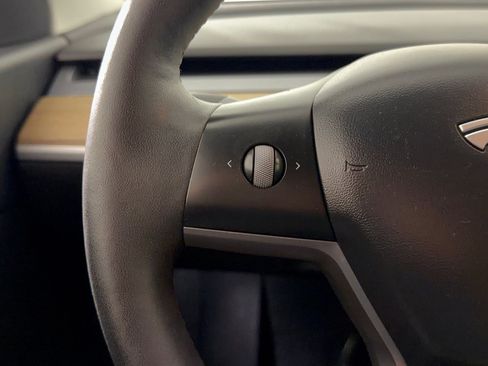 Used 2022 Tesla Model Y Long Range AWD/4WD image 18