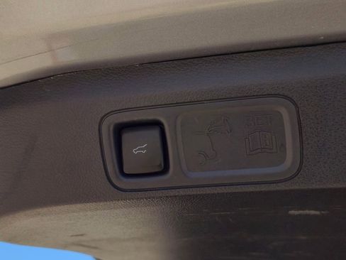 Used 2022 Ford Expedition XLT image 10