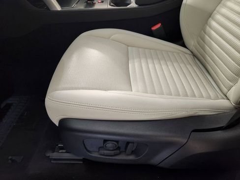 Used 2025 Land Rover Discovery Sport S image 23