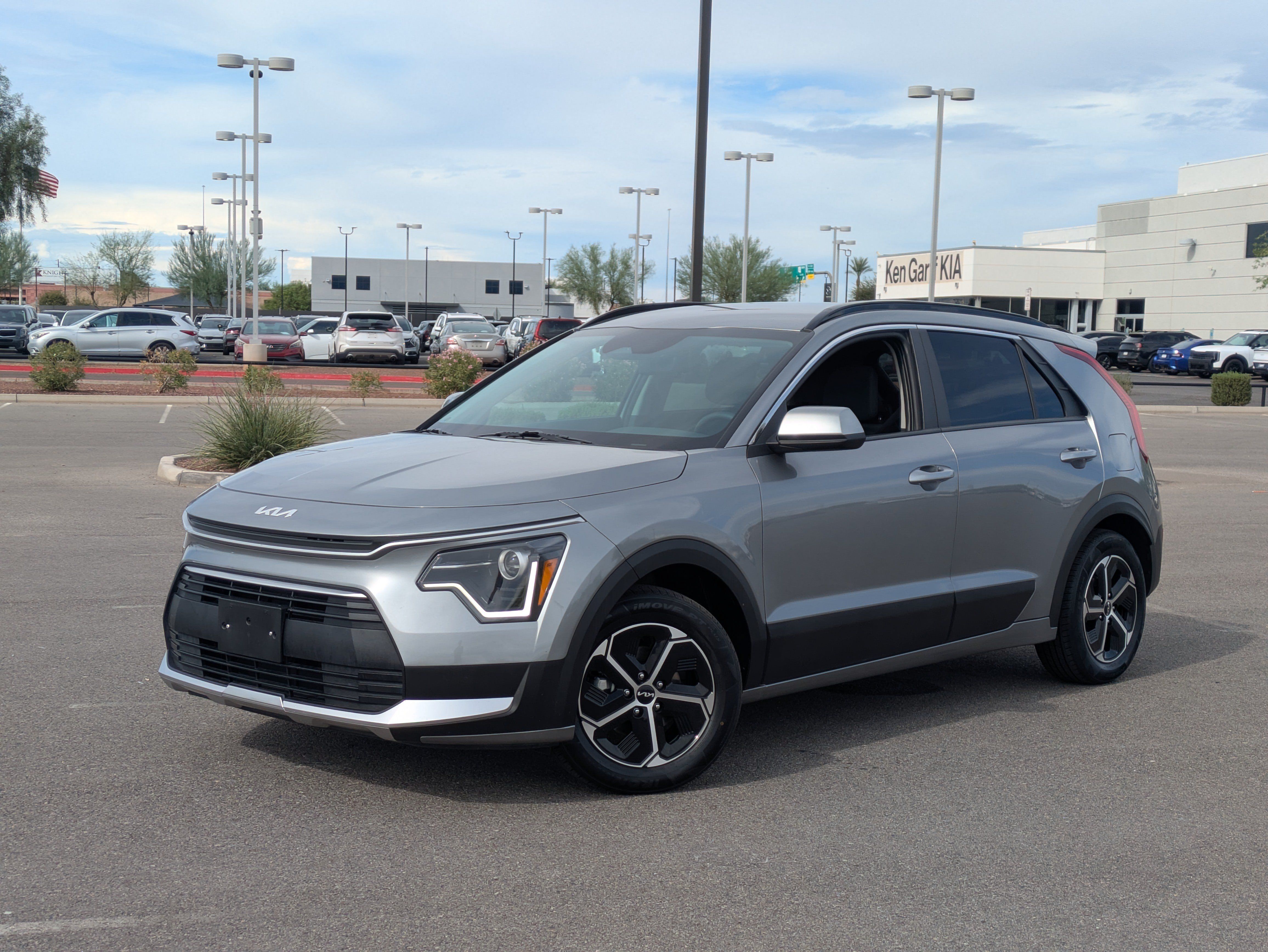 Certified 2025 Kia Niro LX FWD image 32