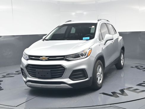 Used 2018 Chevrolet Trax LT w/ LT Convenience Package FWD image 11
