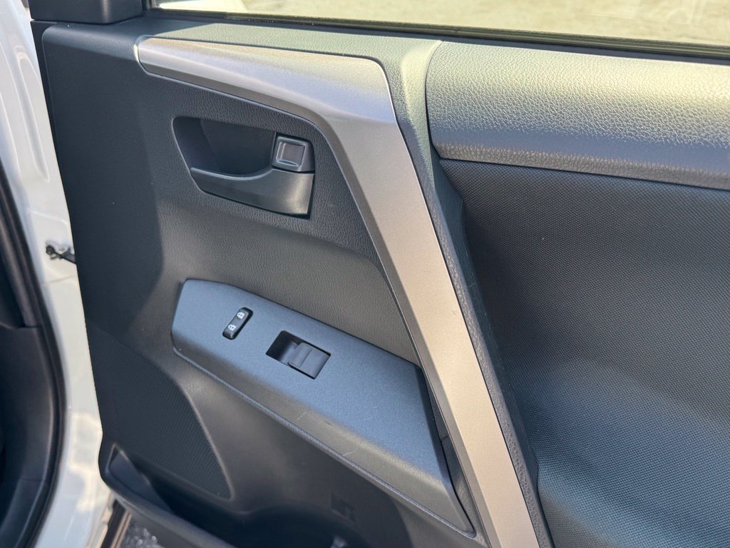 Used 2018 Toyota RAV4 LE w/ All Weather Liner Package AWD/4WD image 28