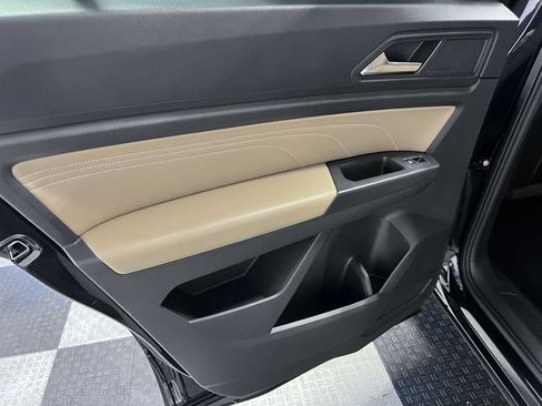 Certified 2023 Volkswagen Atlas Cross Sport SE FWD image 18