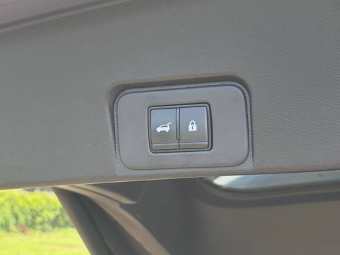 Used 2025 Nissan Rogue SV AWD/4WD image 23