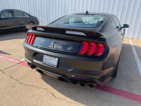 Used 2022 Ford Mustang Shelby GT500 w/ Carbon Fibre Track Pack RWD image 6