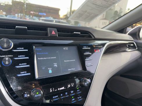 Used 2018 Toyota Camry LE image 30