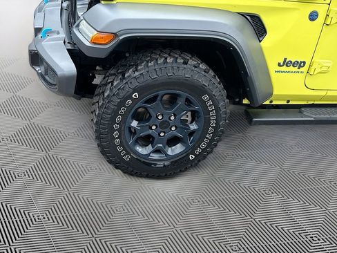 Used 2023 Jeep Wrangler Unlimited w/ Sun & Screen Package AWD/4WD image 35
