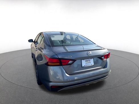 Used 2025 Nissan Altima 2.5 SV image 11